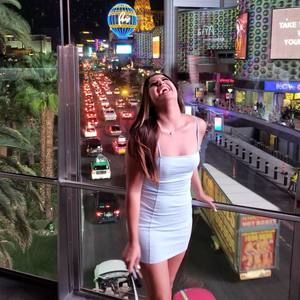 Meet your Posher, Flora